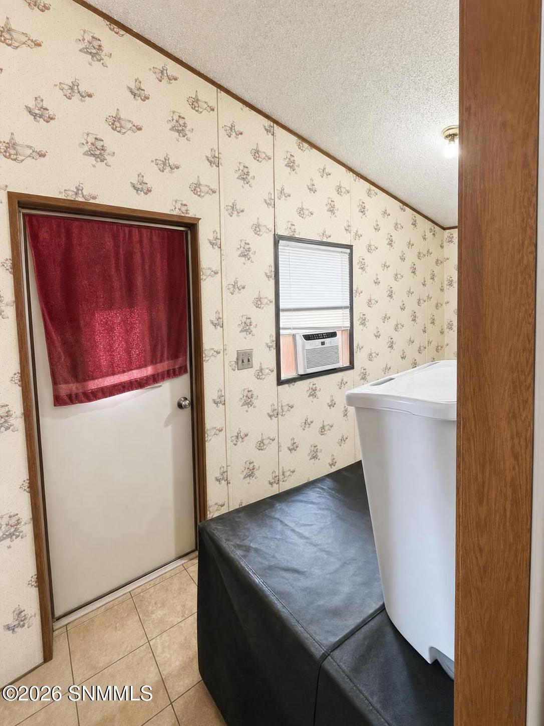 PATINO REAL ESTATE - 22 - Laundry Room 1