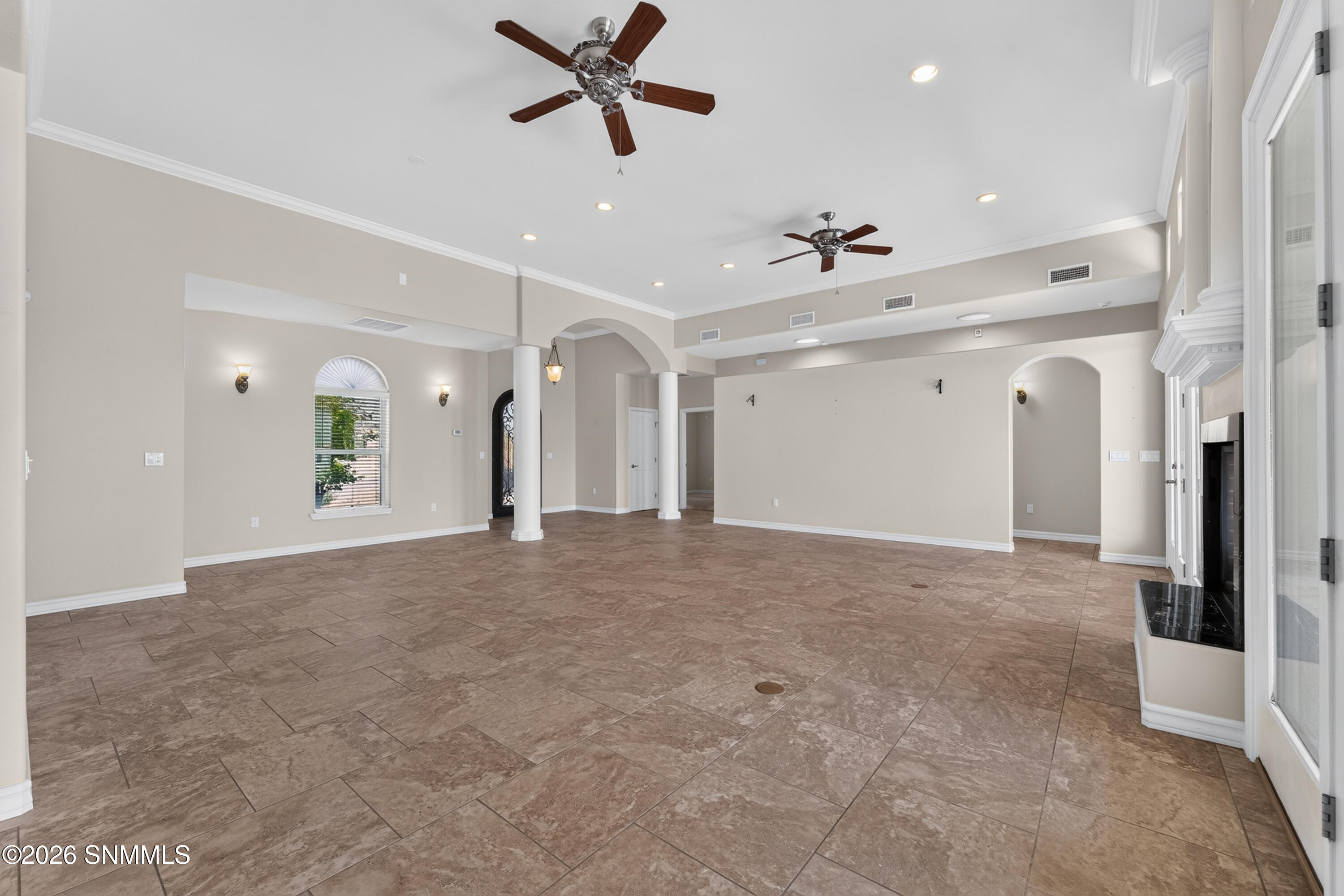 LR to Foyer
