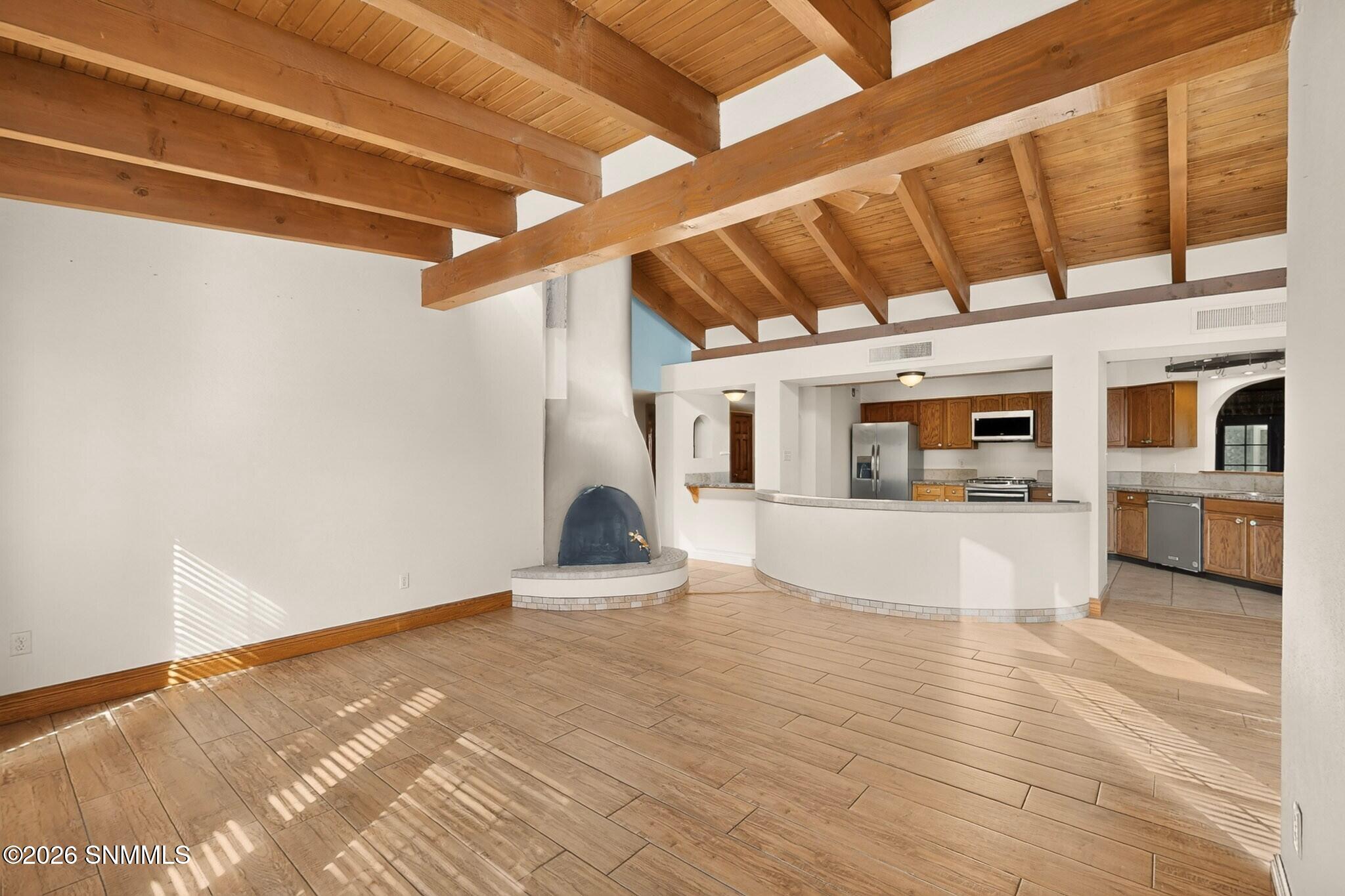 Living Area_Eat-In Kitchen