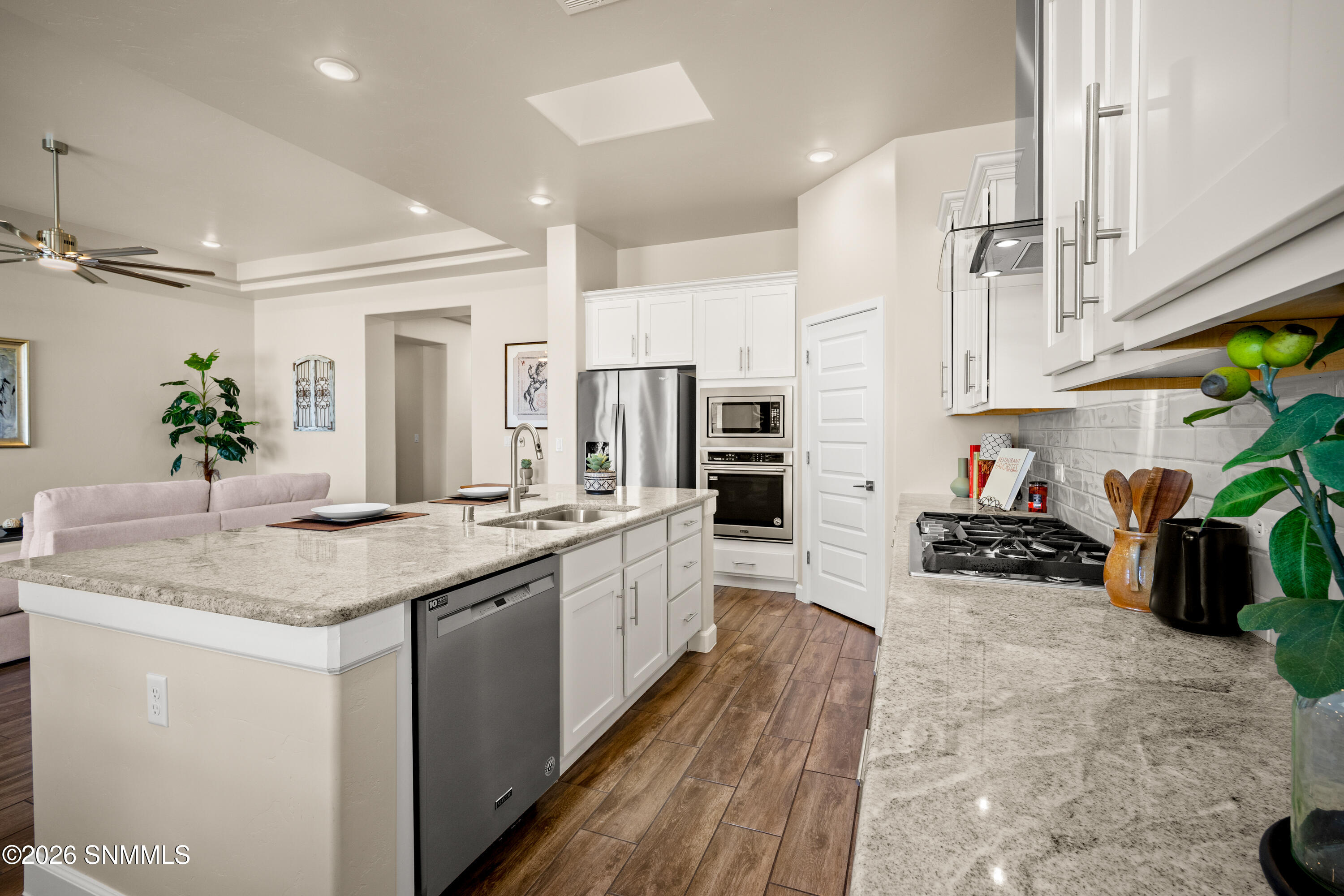 6840-Electra-Ave-MLS-Camera-Guy-14