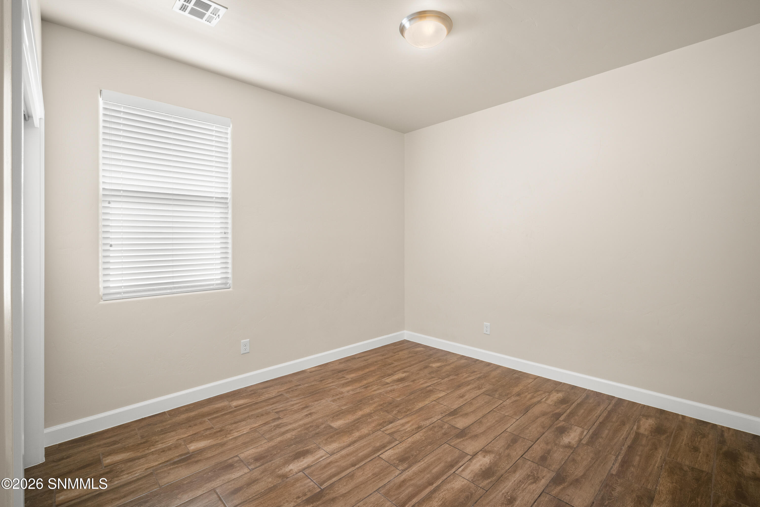 6840-Electra-Ave-MLS-Camera-Guy-32