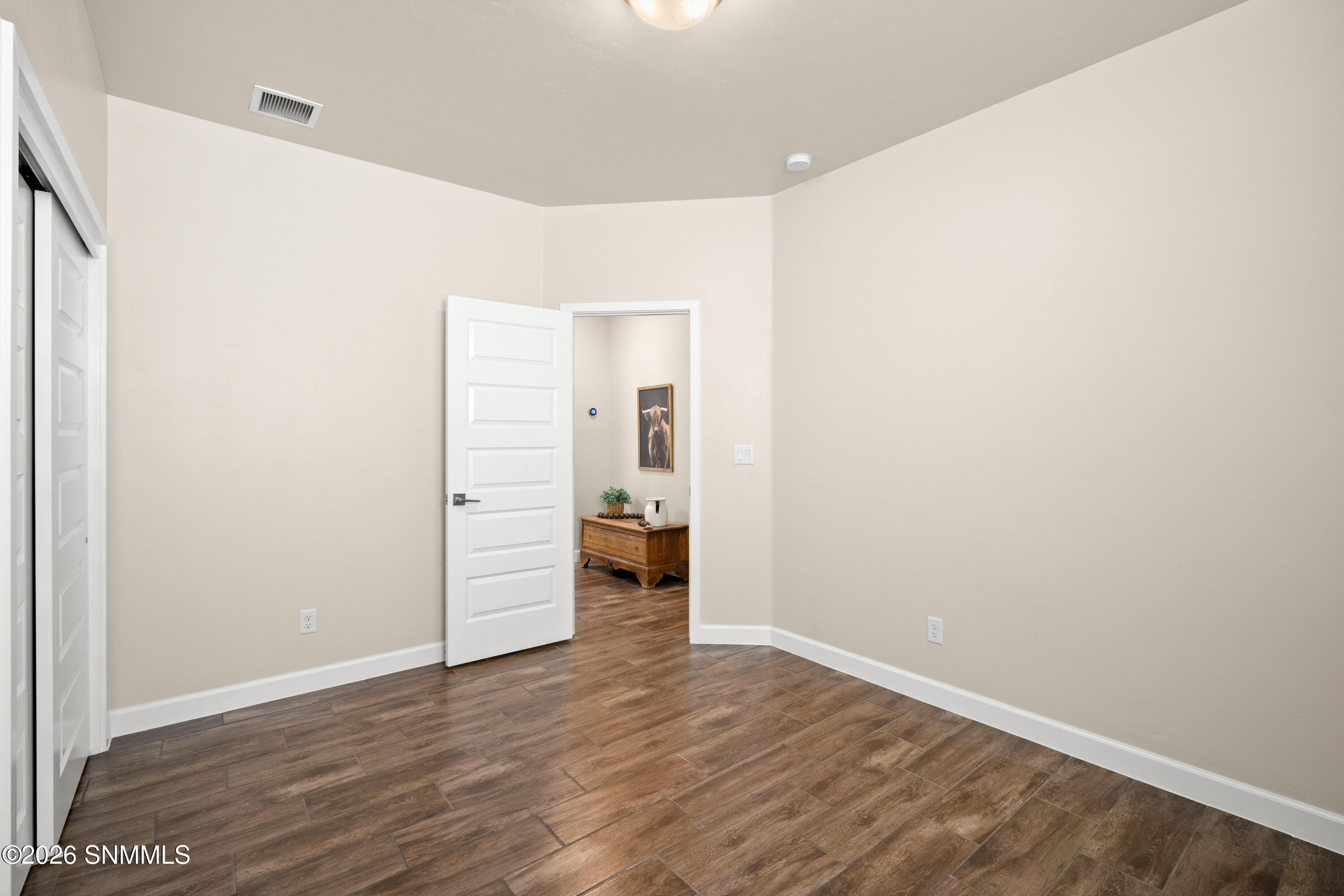 6840-Electra-Ave-MLS-Camera-Guy-40