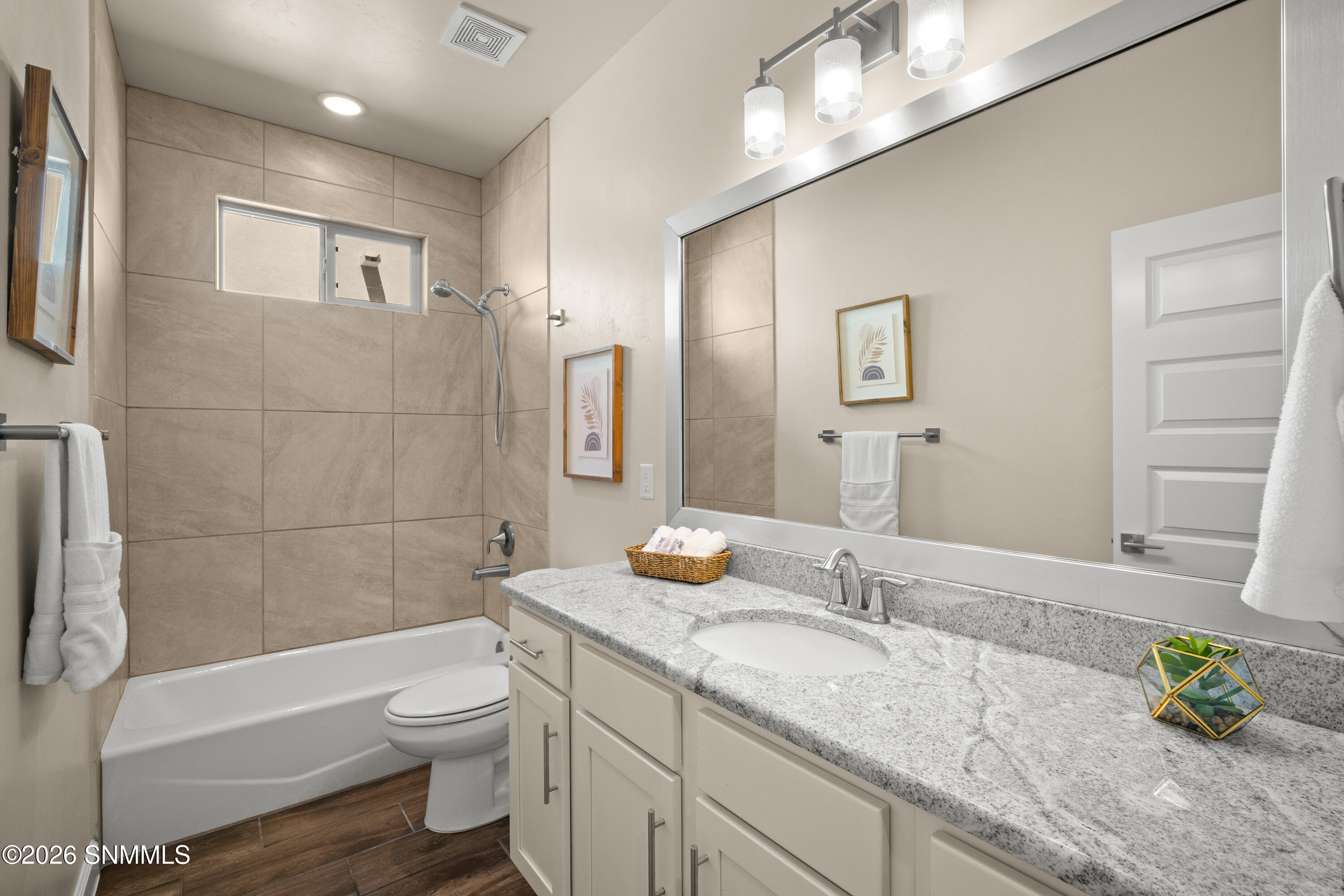 6840-Electra-Ave-MLS-Camera-Guy-34