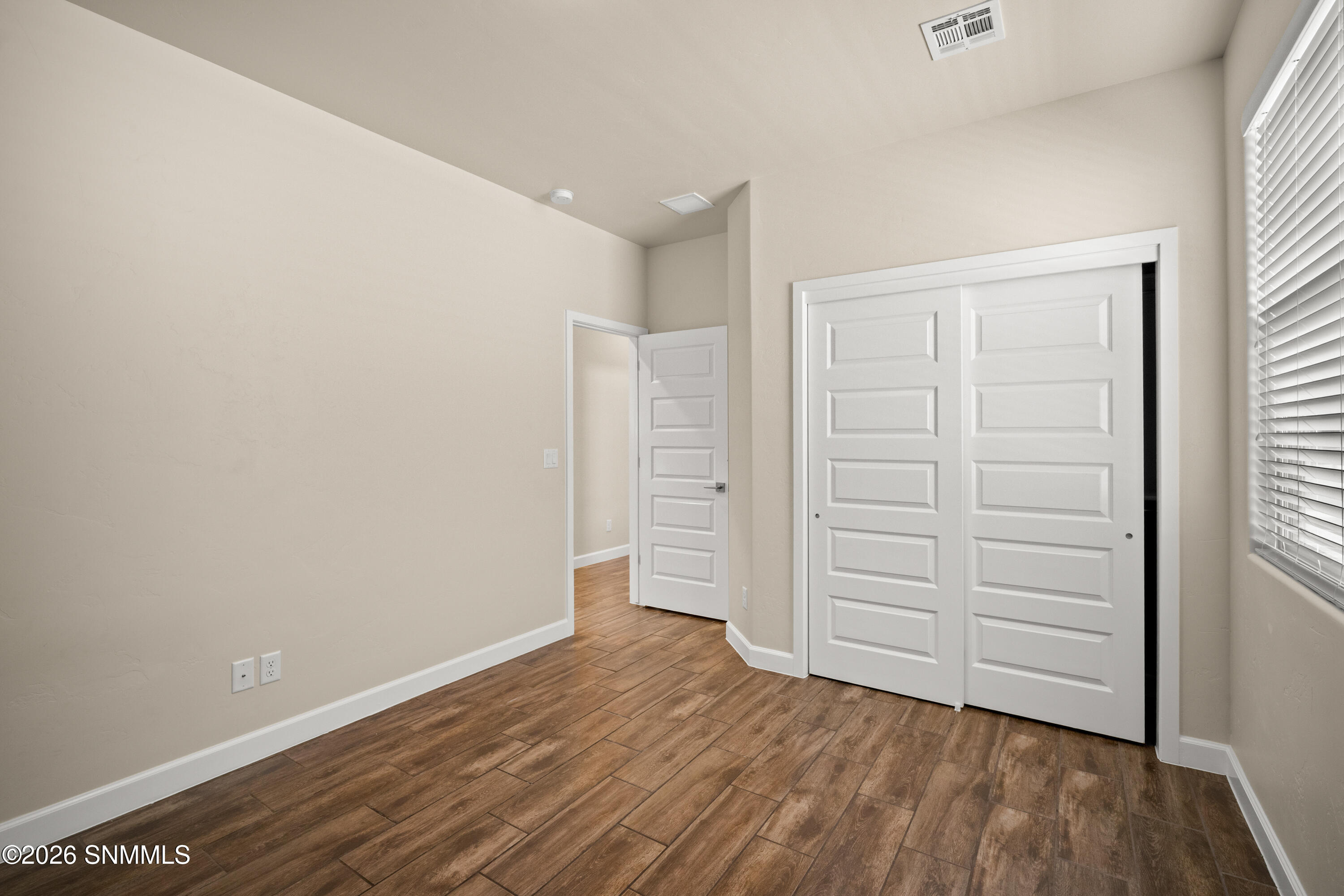 6840-Electra-Ave-MLS-Camera-Guy-33