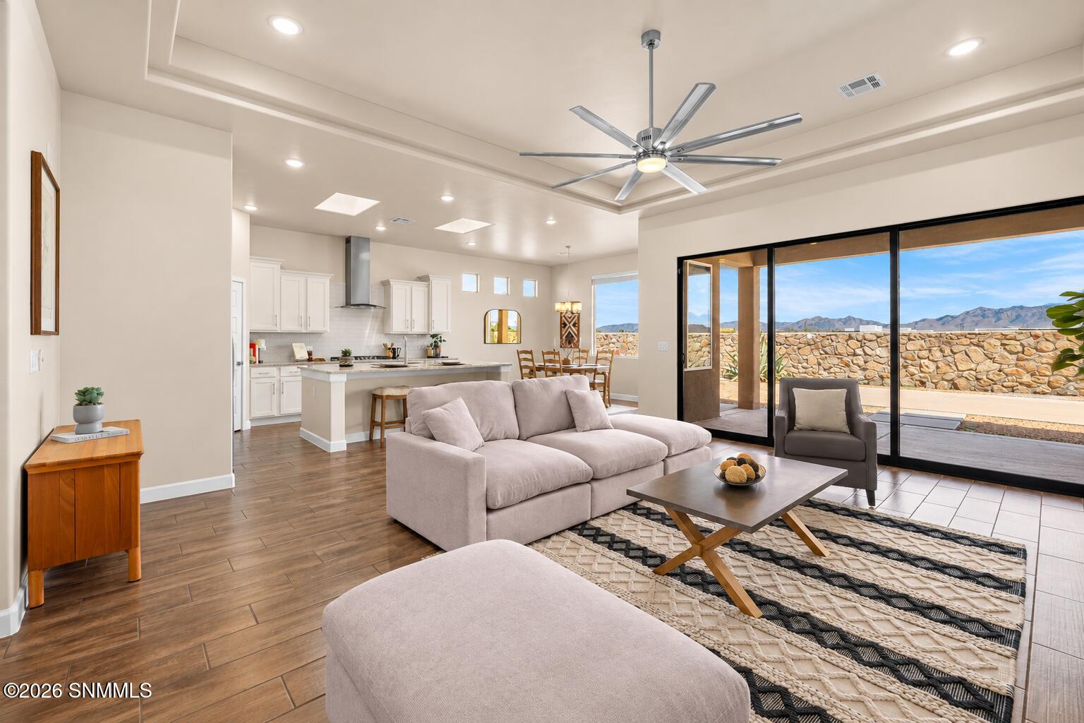 6840-Electra-Ave-MLS-Camera-Guy-25.jpgpn