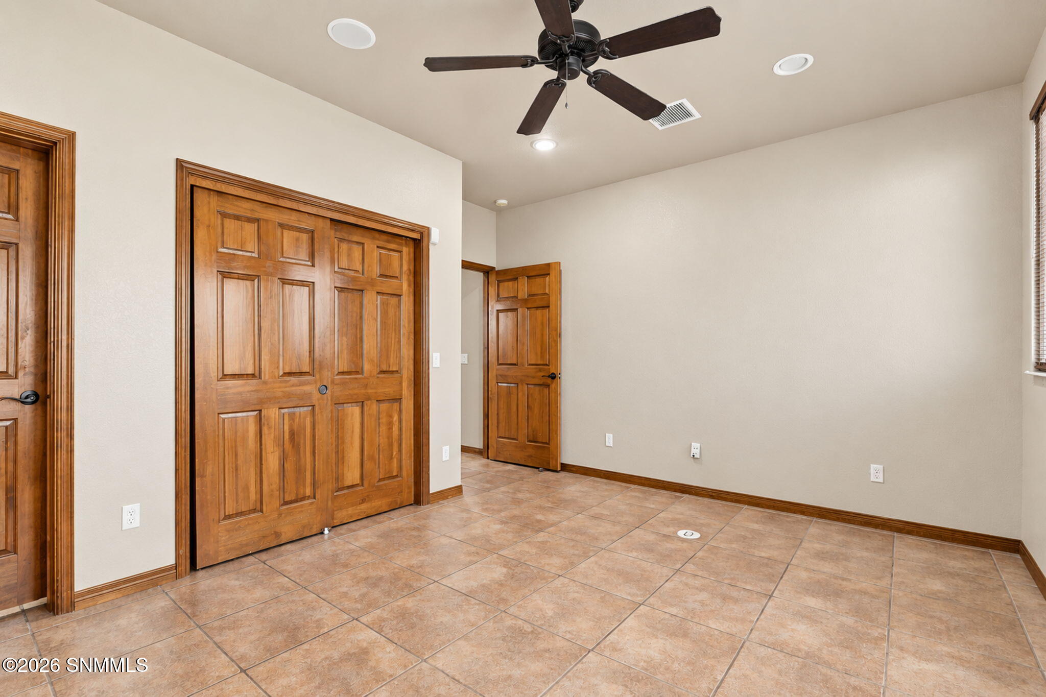 33-web-or-mls-Interior_10