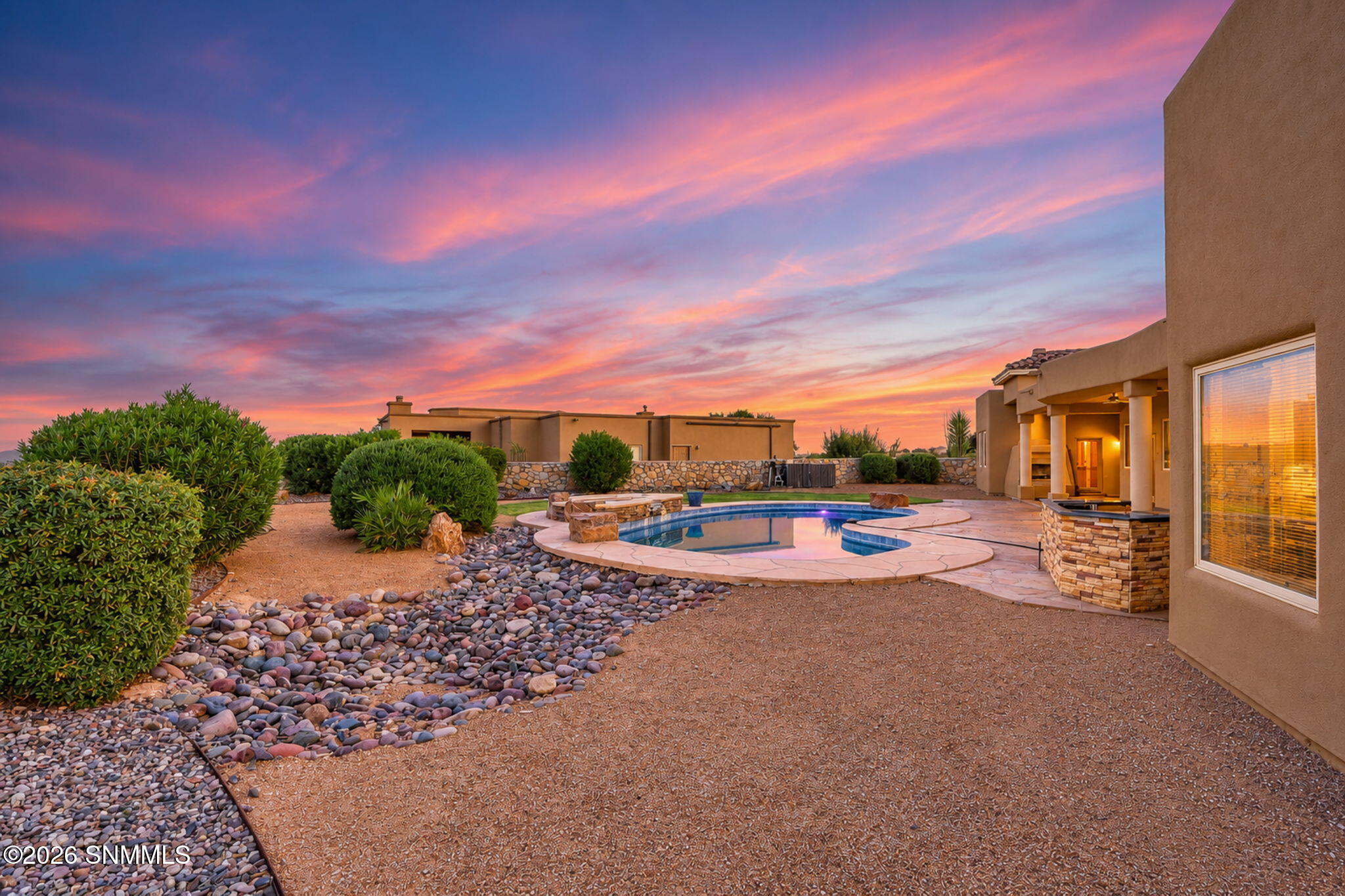 17-web-or-mls-Exterior_17