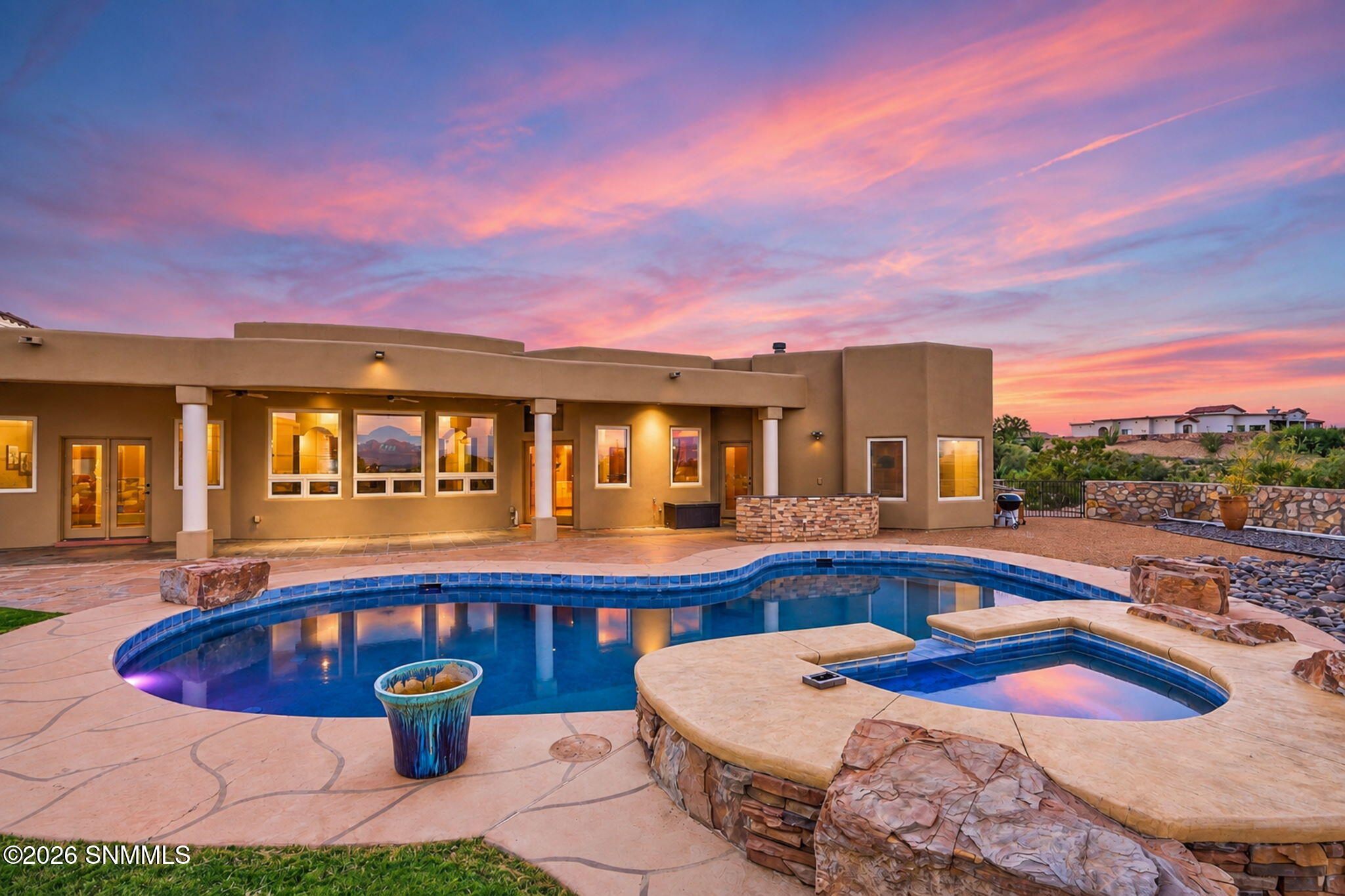 18-web-or-mls-Exterior_18