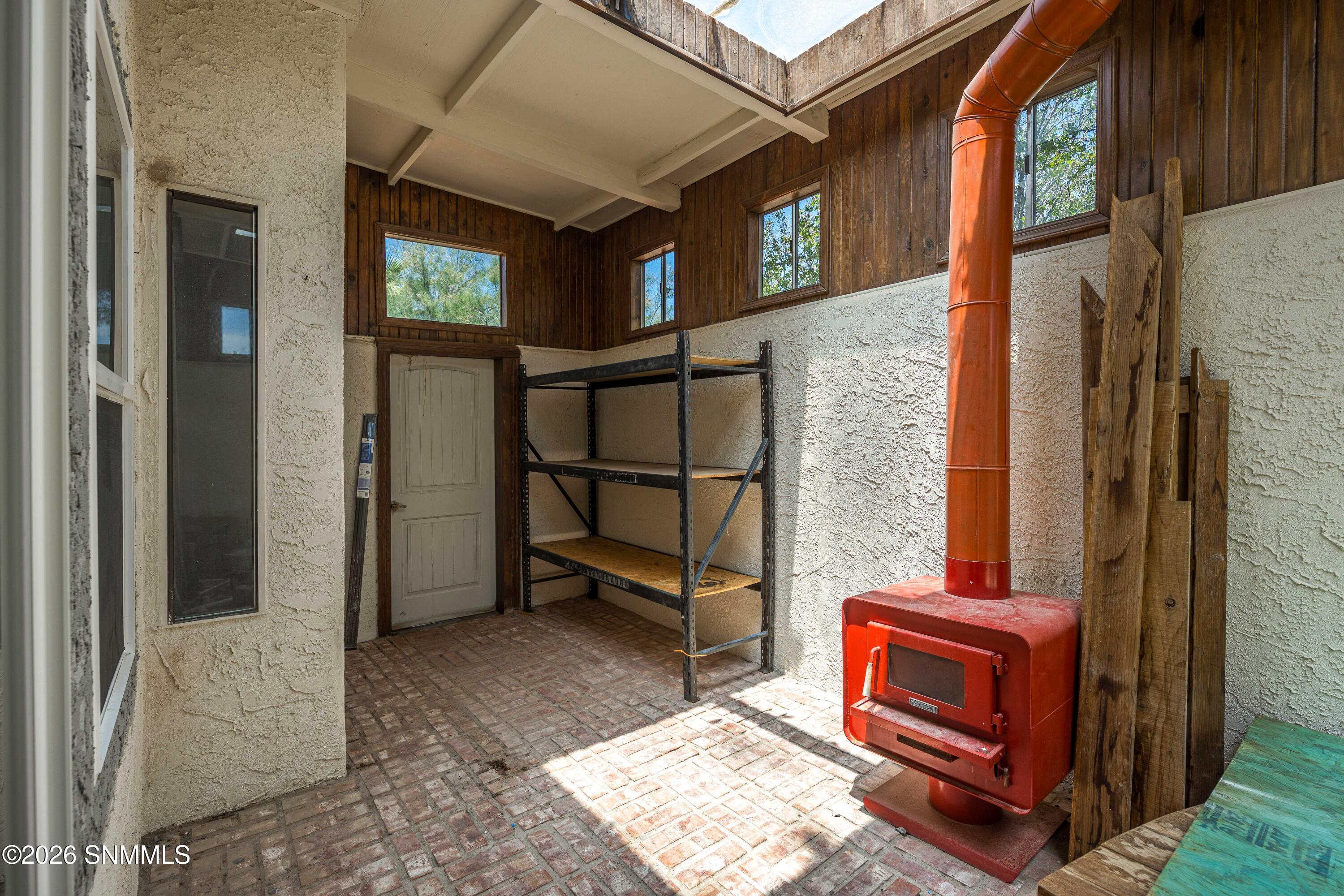 Enc. Side Patio