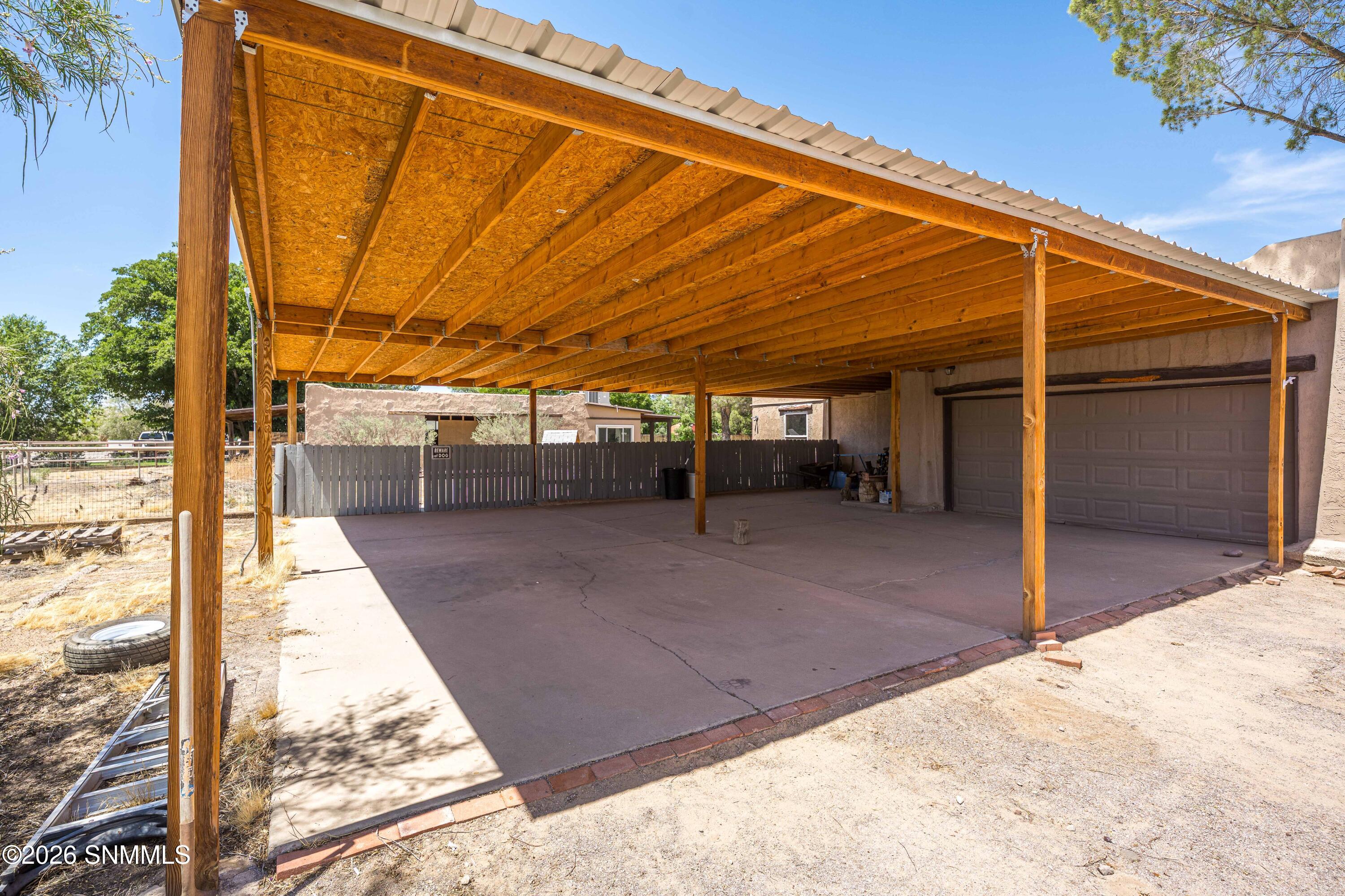 Carport/Garage