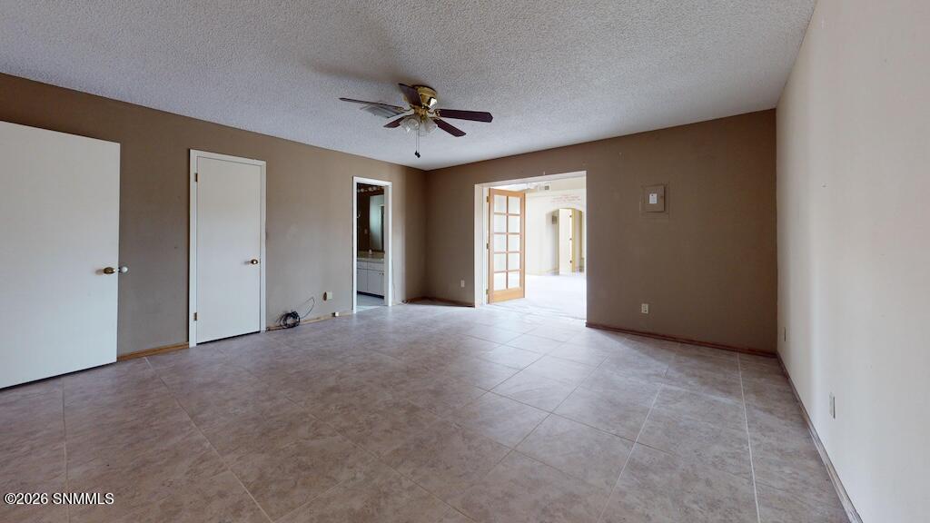 2045-Arlington-Ave-Bedroom