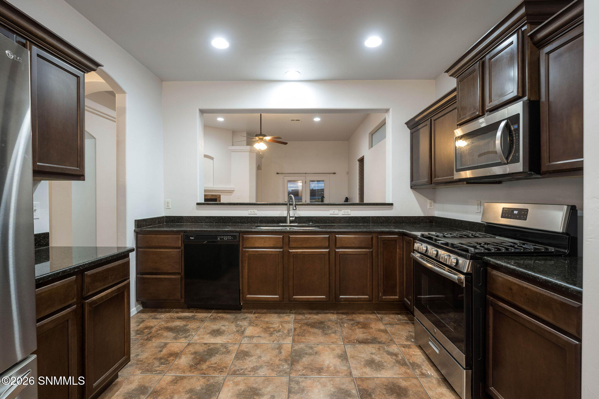 12-web-or-mls-Snappin Homes (MonteLuna40