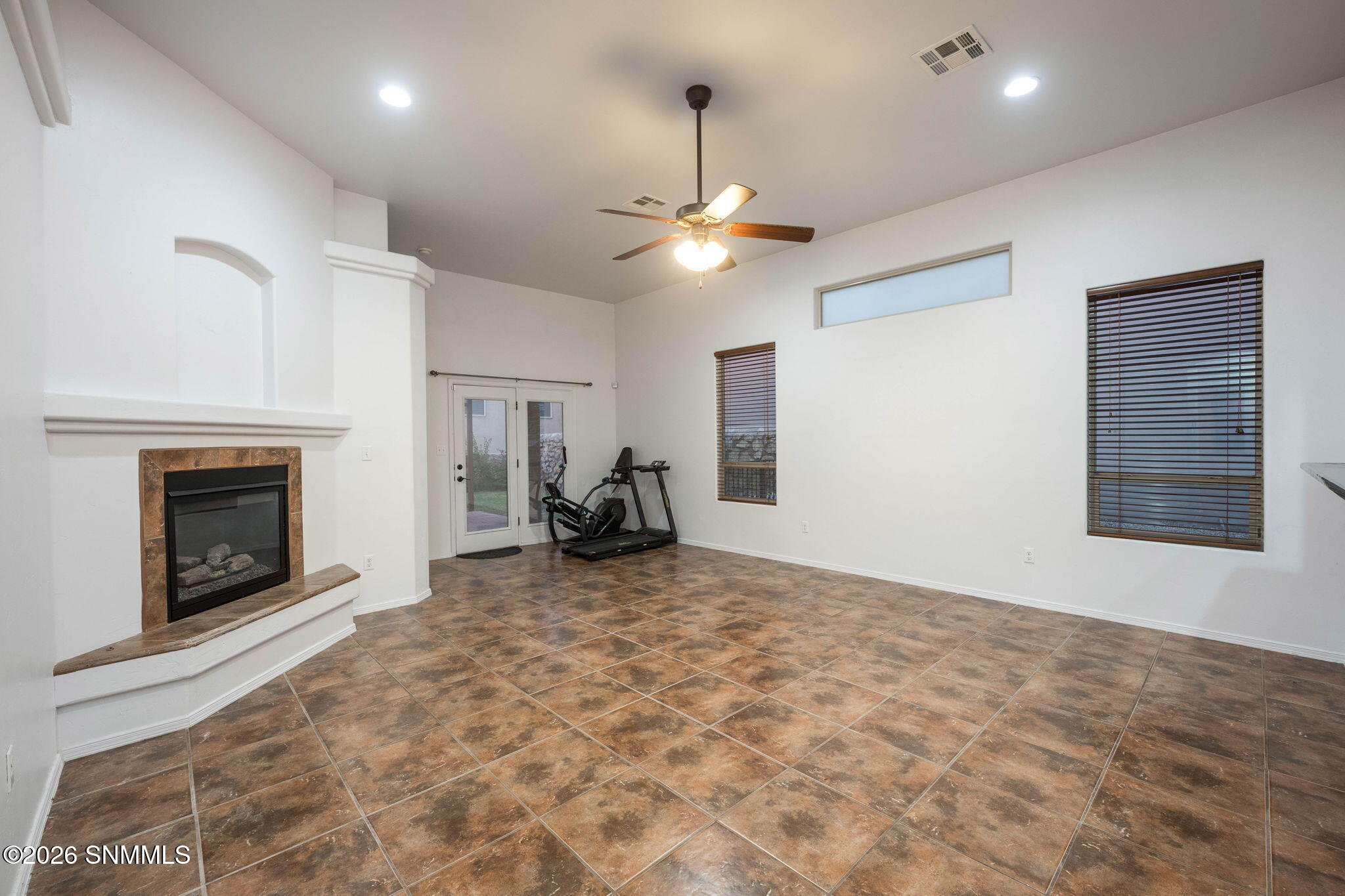 5-web-or-mls-Snappin Homes (MonteLuna400