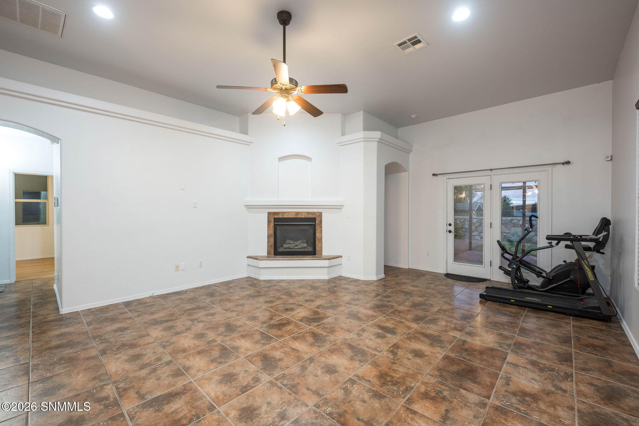 7-web-or-mls-Snappin Homes (MonteLuna400