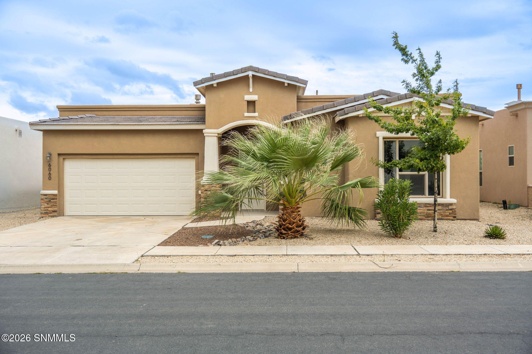 1-web-or-mls-Snappin Homes (Arosa6060)-1