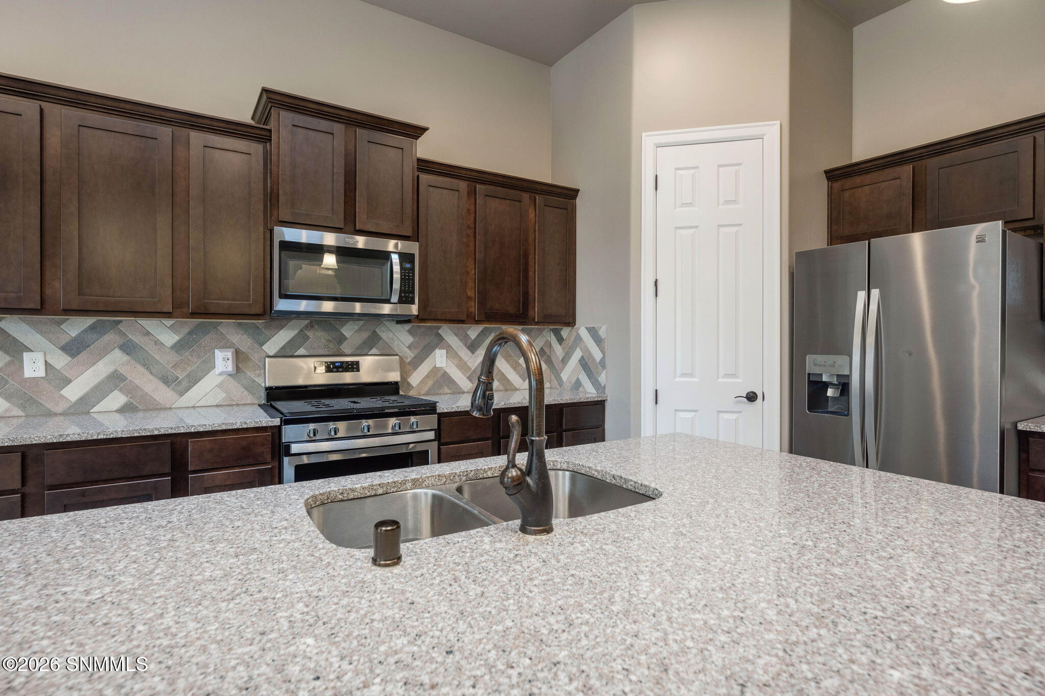 14-web-or-mls-Snappin Homes (Arosa6060)-
