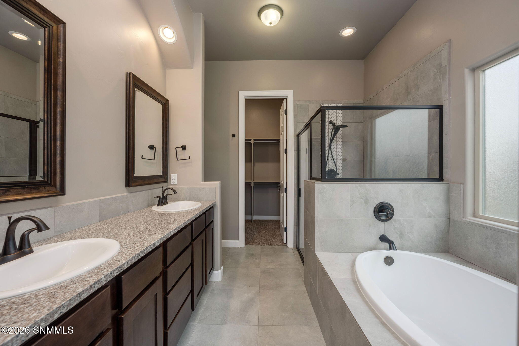 25-web-or-mls-Snappin Homes (Arosa6060)-