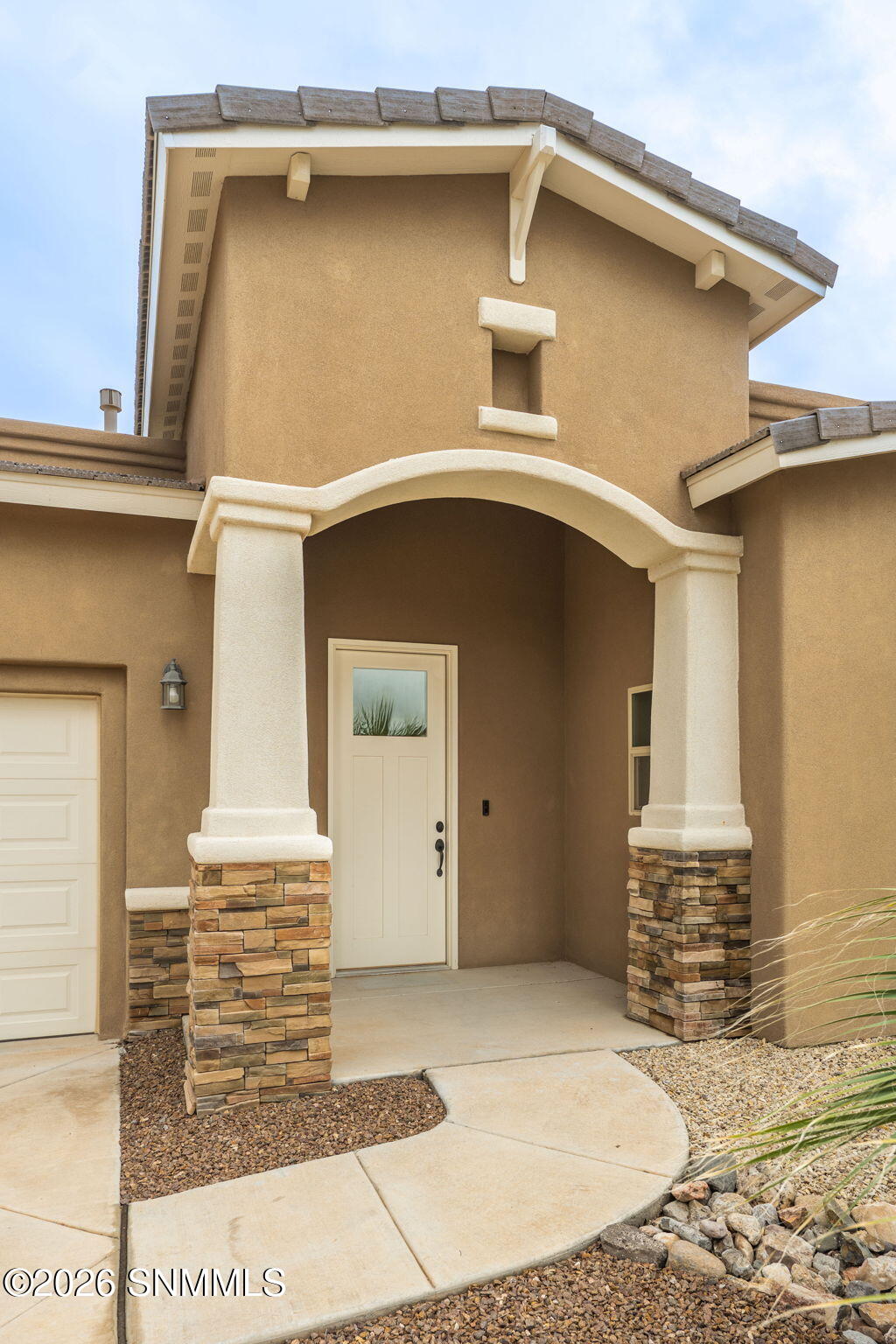3-web-or-mls-Snappin Homes (Arosa6060)-3