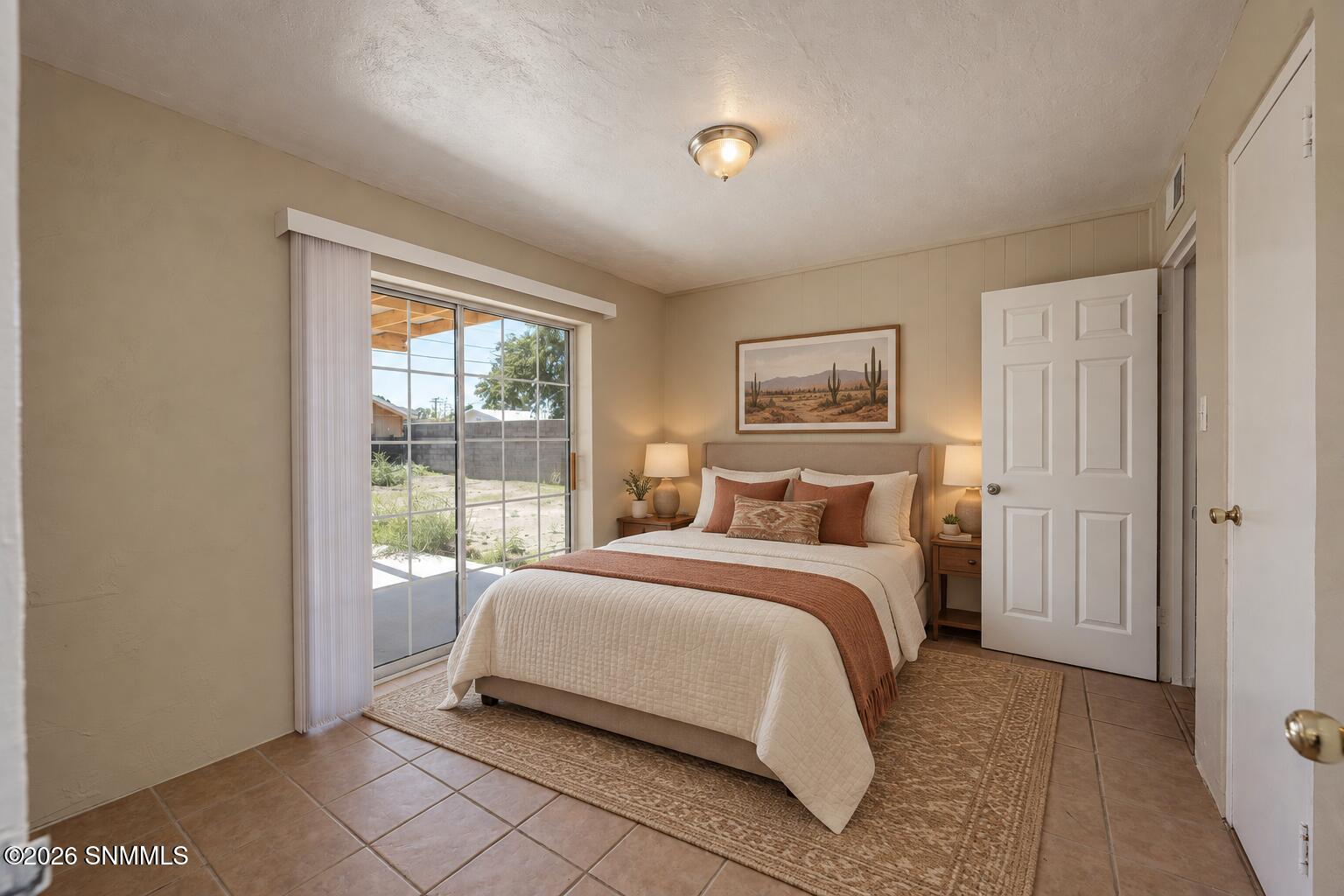 Cozy Southwestern primary bedroom stagin