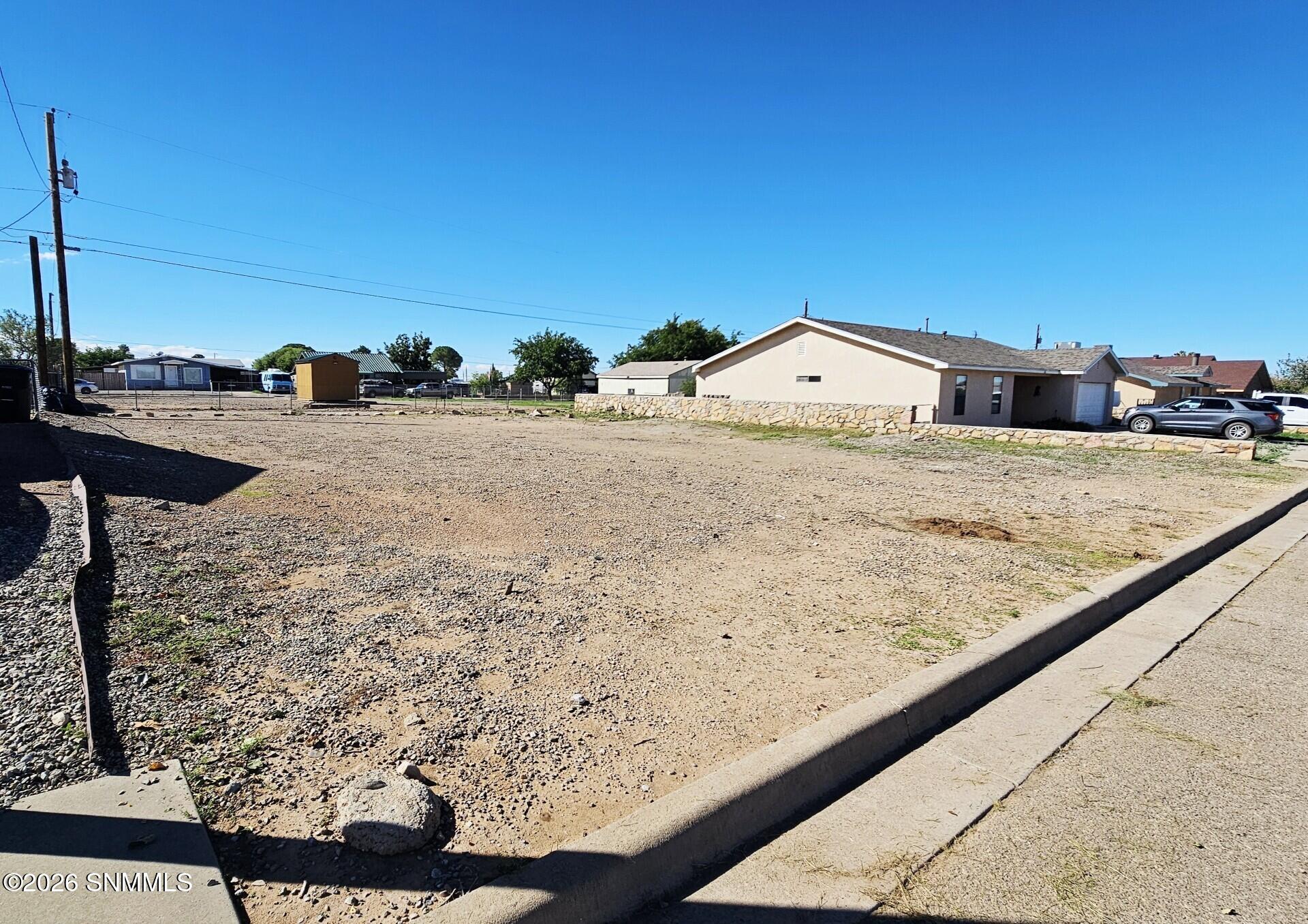 3  810 Larkspur St.
