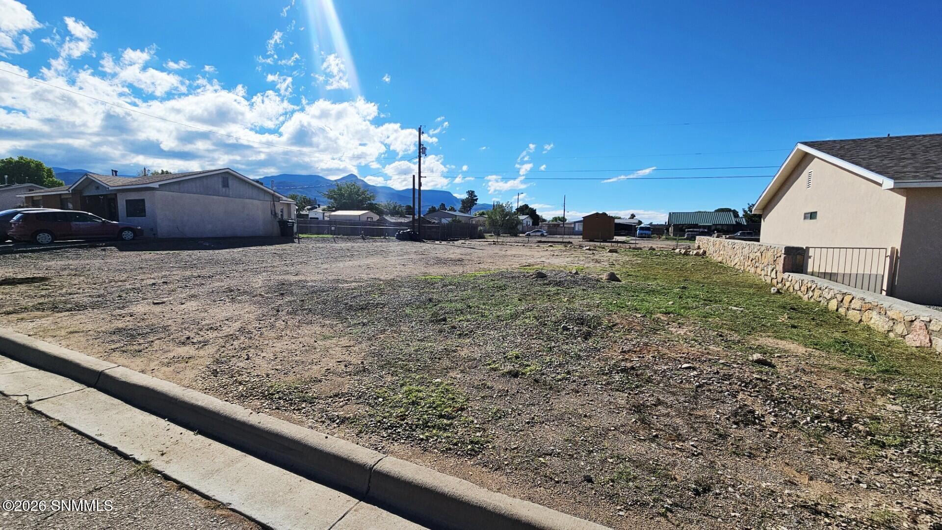 4  810 Larkspur St.