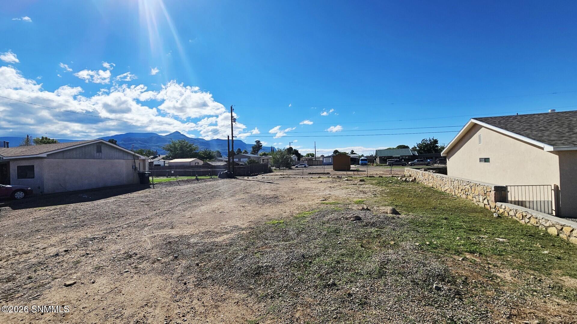 7  810 Larkspur St.