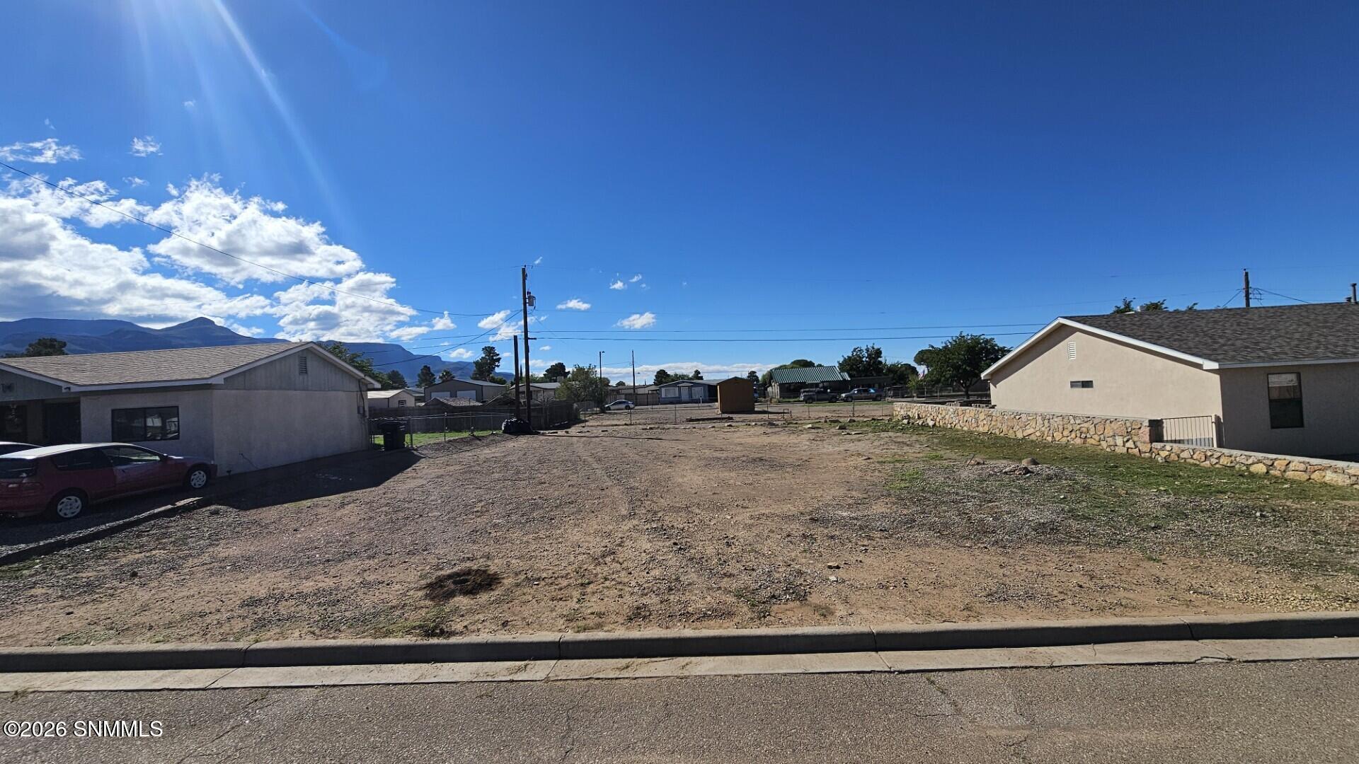 8  810 Larkspur St.