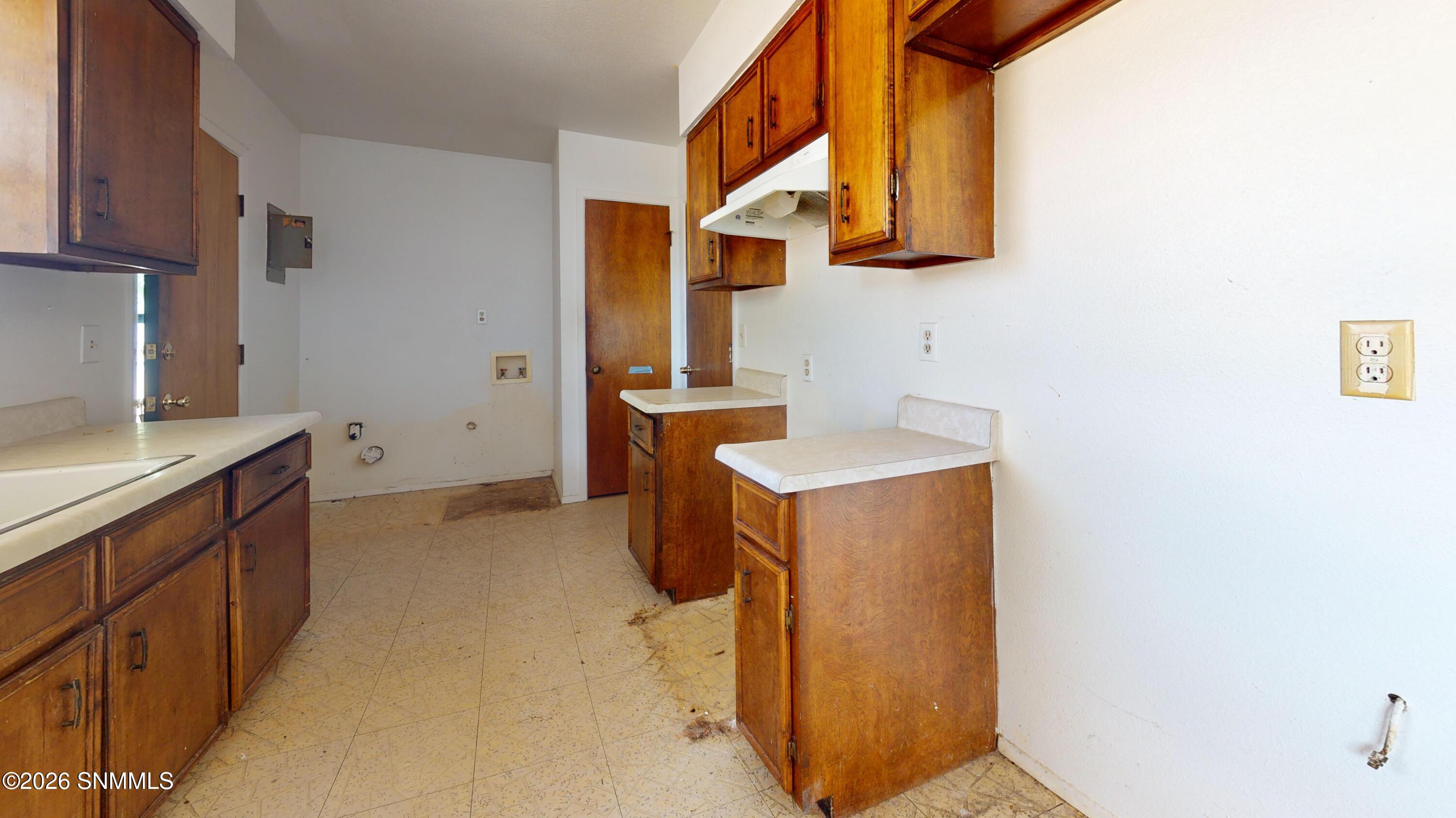 2665-La-Luz-St-Kitchen 1