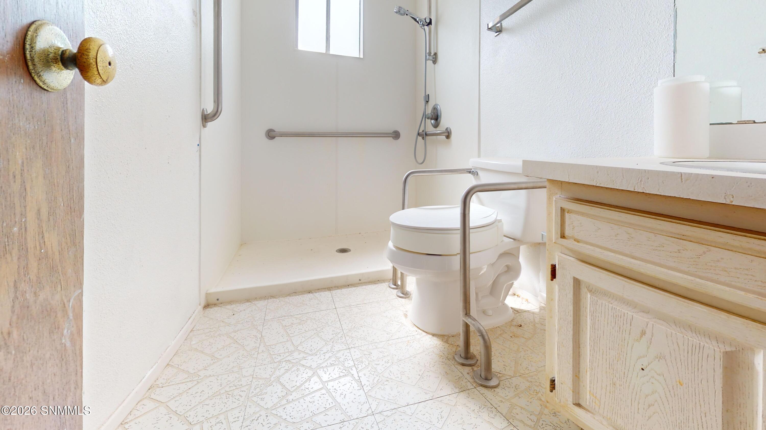 2665-La-Luz-St-Bathroom 1