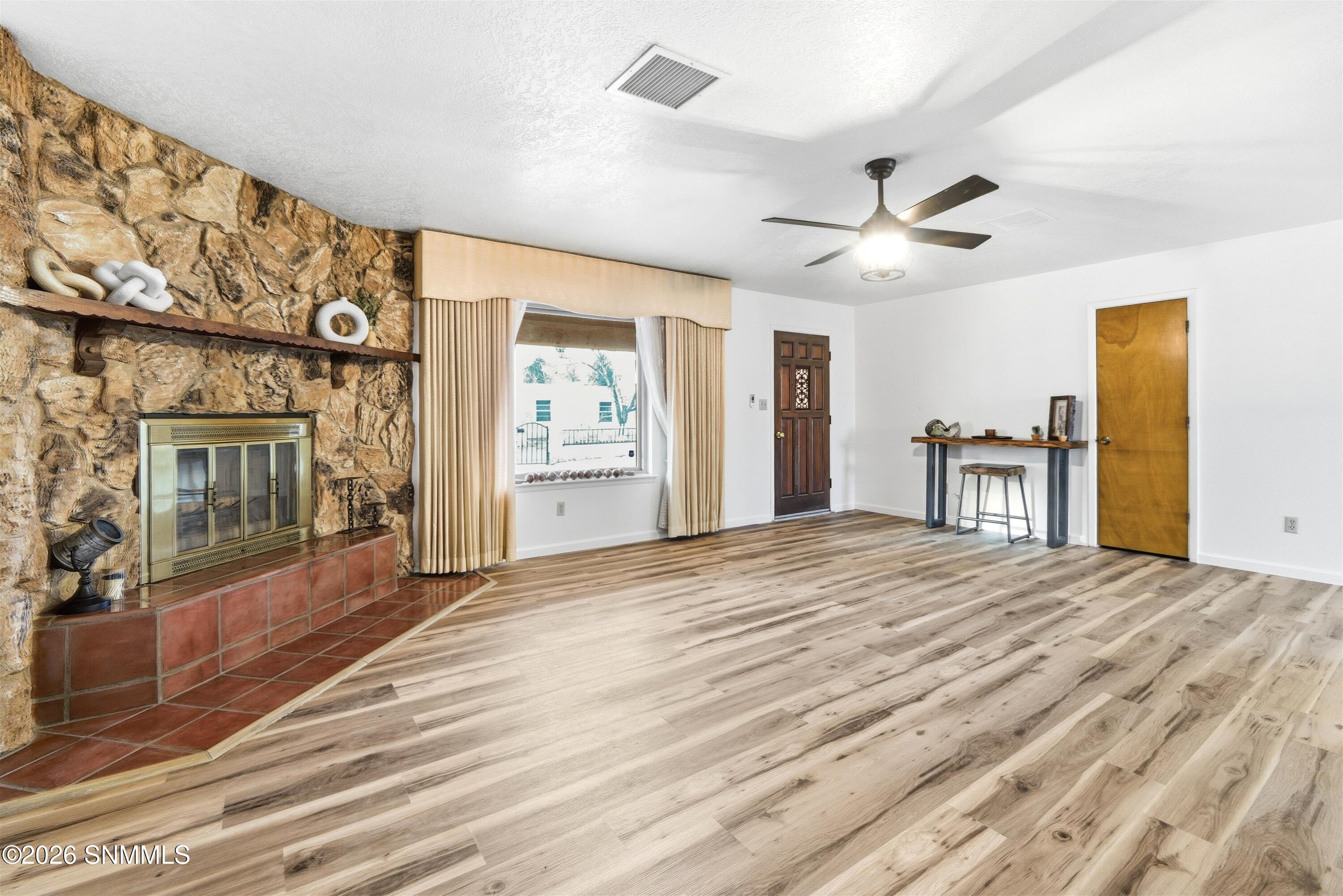 Living Area / Den