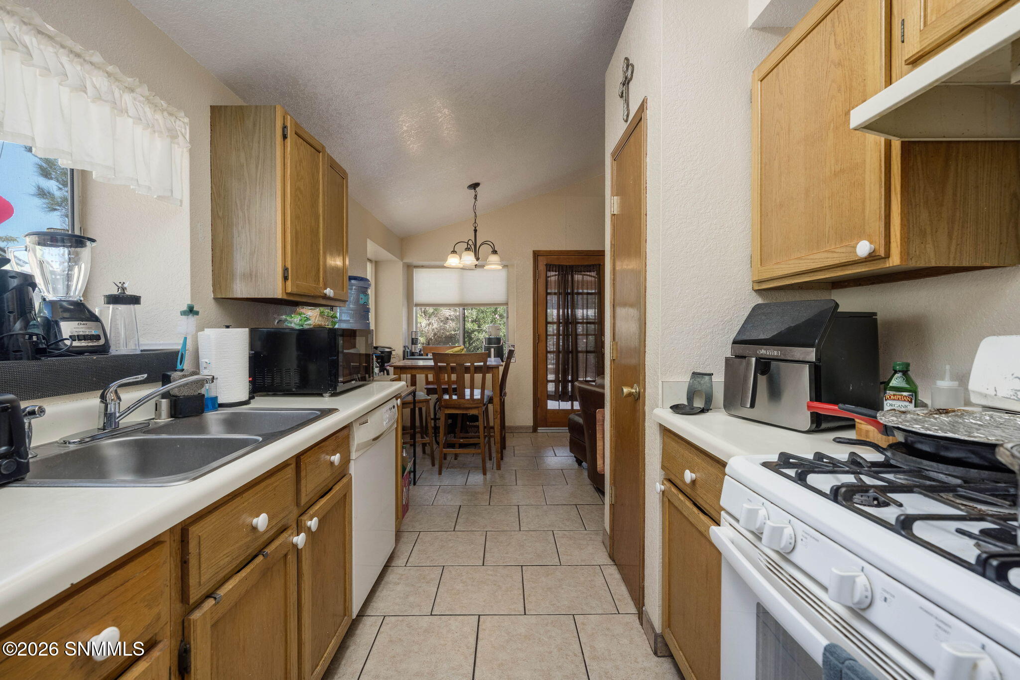 8-web-or-mls-Snappin Homes (Lupton432)-8