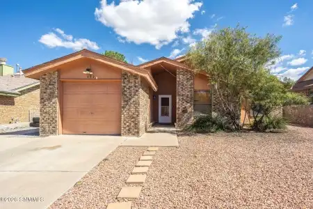 432 Lupton Place, Las Cruces, New Mexico 88001, 3 Bedrooms Bedrooms, ,2 BathroomsBathrooms,Residential,For Sale,Lupton,2603168