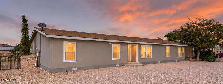 03_sunset_side_view_clean_yard