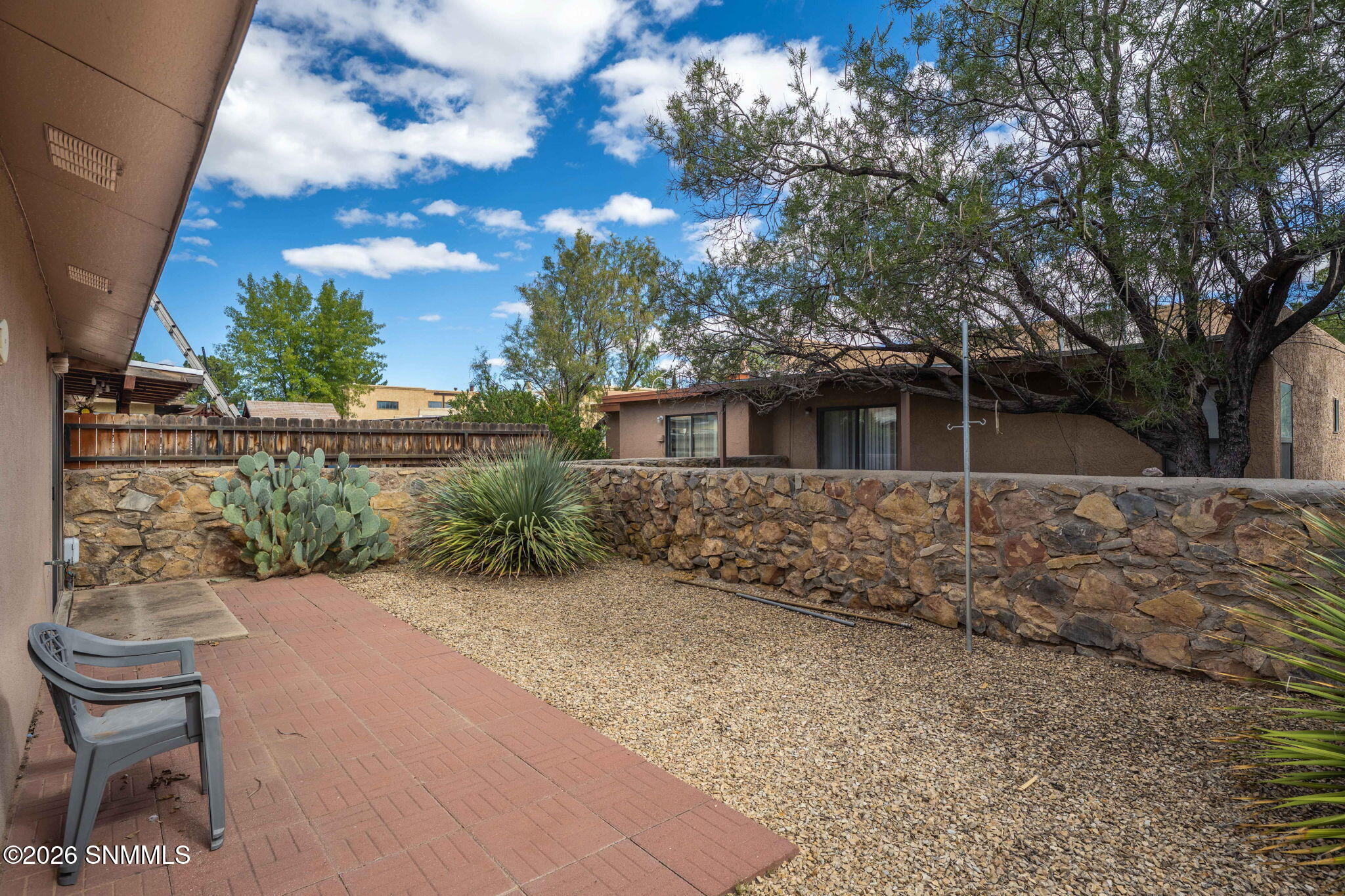 31-web-or-mls-Snappin Homes (Camelot2008