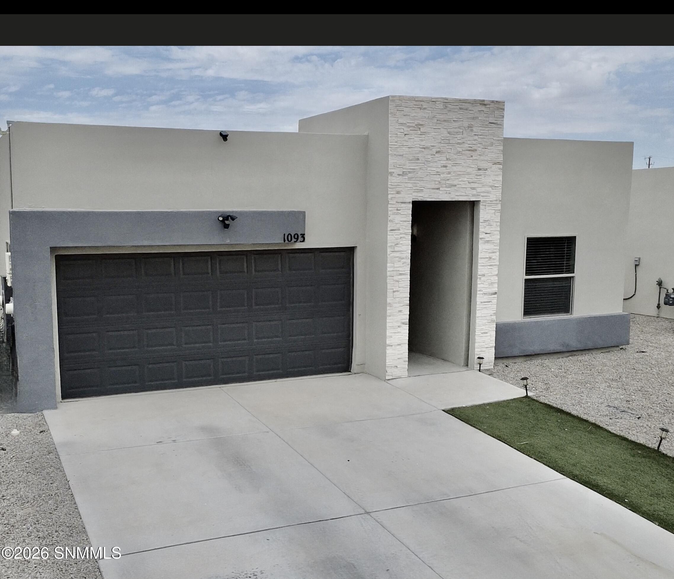 1093 Nickle Hill Ave Sunland Park NM 880