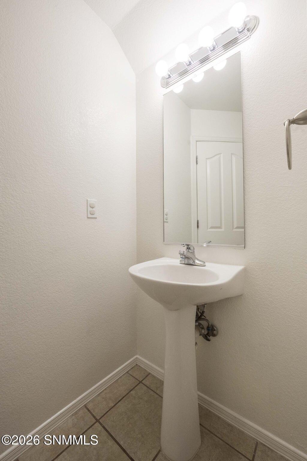 1/2 bath downstairs