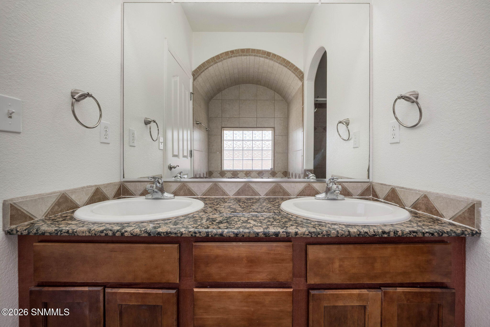 Primary Bath - 2 sinks