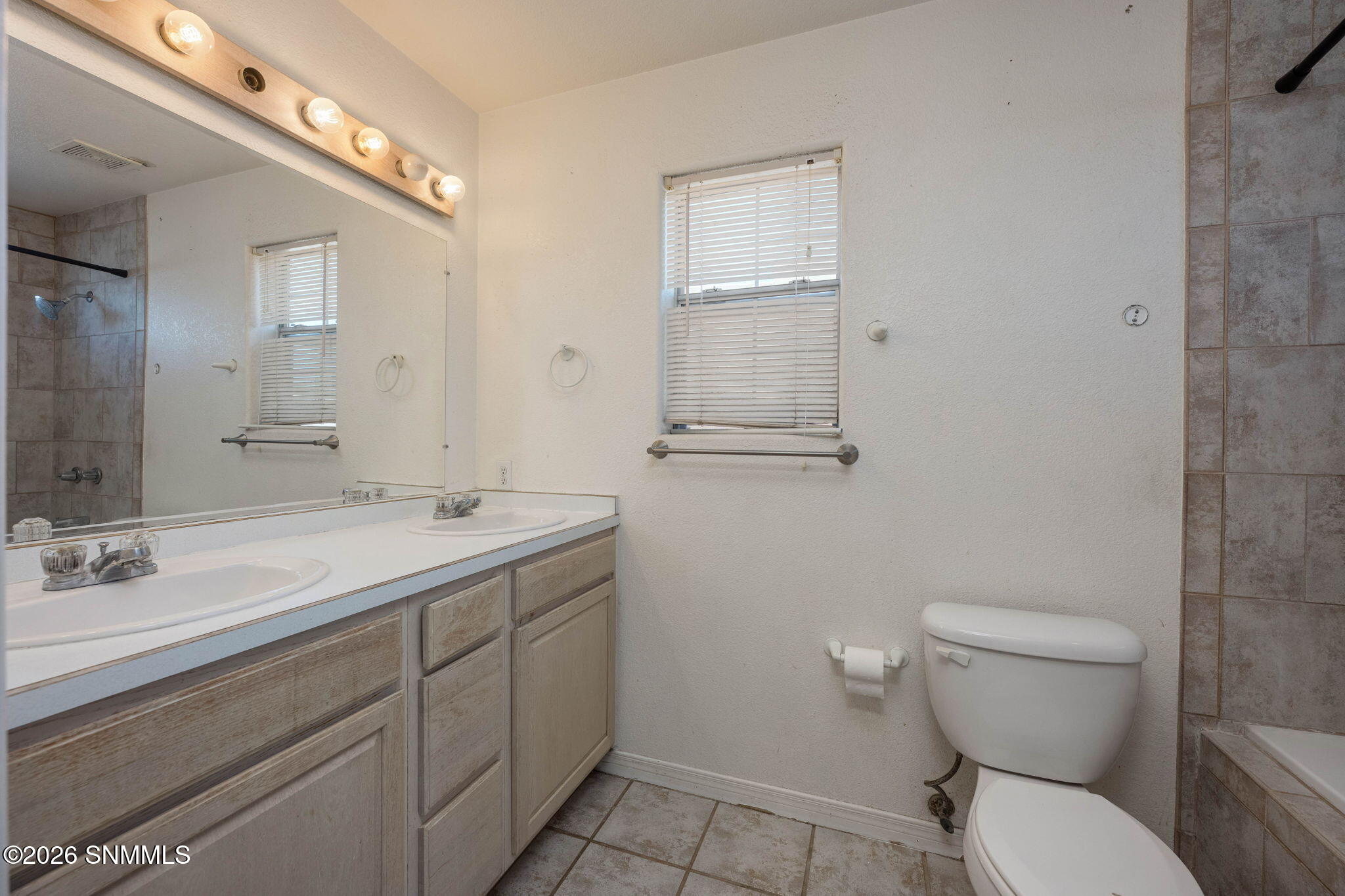 19-web-or-mls-Snappin Homes (NogalCanyon