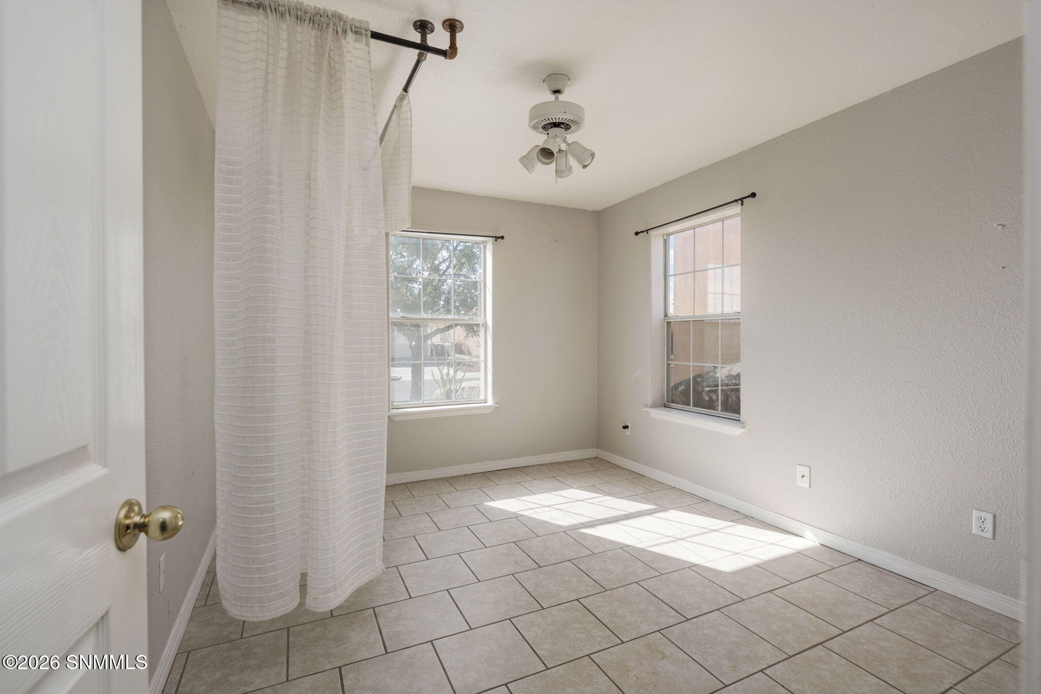 25-web-or-mls-Snappin Homes (NogalCanyon