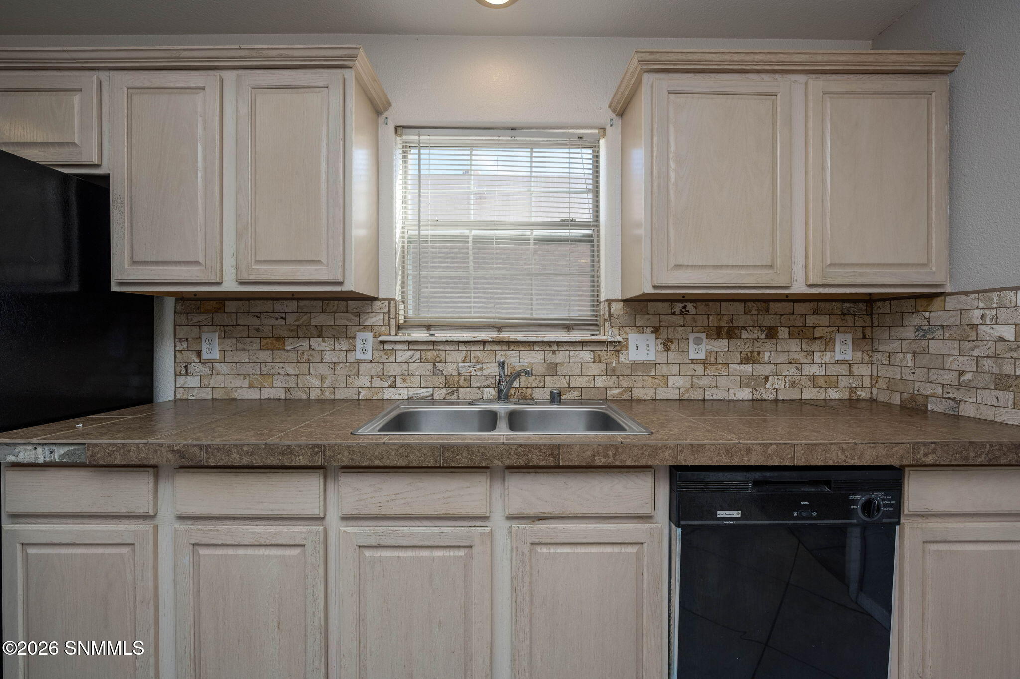 12-web-or-mls-Snappin Homes (NogalCanyon