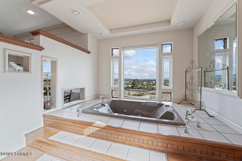 master bedroom jacuzzi tub