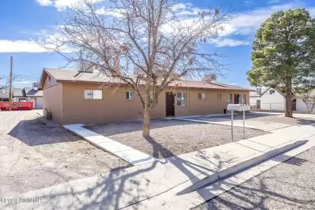 954 Augustine Avenue, Las Cruces, New Mexico 88001, 10 Bedrooms Bedrooms, ,7.75 BathroomsBathrooms,Residential Income,For Sale,Augustine,2400478