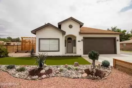 1000 Jasmine Drive, Las Cruces, New Mexico 88005, 3 Bedrooms Bedrooms, ,2 BathroomsBathrooms,Residential Lease,For Rent,Jasmine,2401113