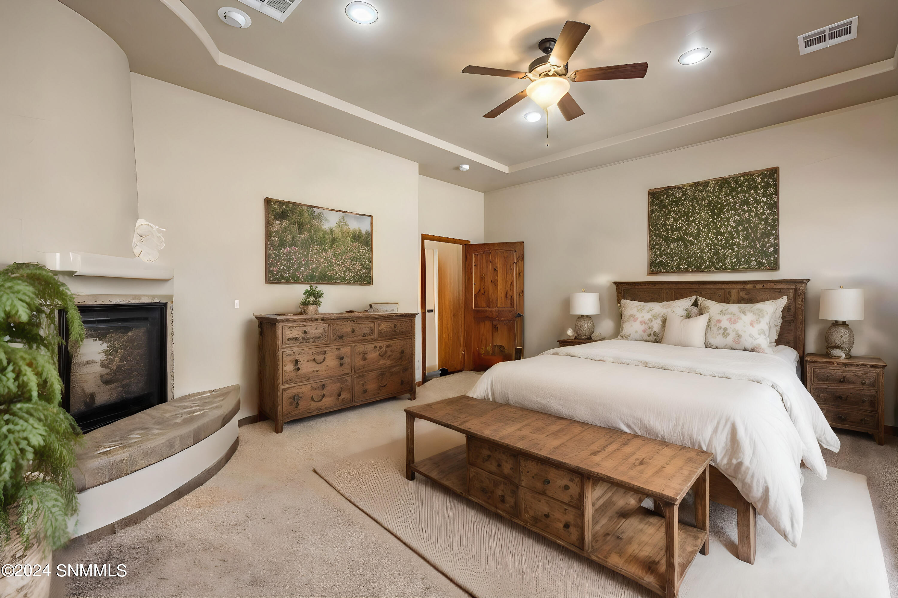 Virtual Staging AI - ww-bedroom - July 2