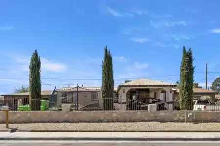 5452 Pettes Boulevard, Las Cruces, New Mexico 88012, 3 Bedrooms Bedrooms, ,2 BathroomsBathrooms,Residential,For Sale,Pettes,2401281