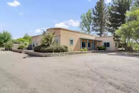 2605 Nieve Lane, Las Cruces, New Mexico 88005, 3 Bedrooms Bedrooms, ,2 BathroomsBathrooms,Residential,For Sale,Nieve,2401430