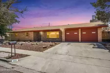 1018 Avondale Drive, Las Cruces, New Mexico 88005, 4 Bedrooms Bedrooms, ,2 BathroomsBathrooms,Residential,For Sale,Avondale,2402034