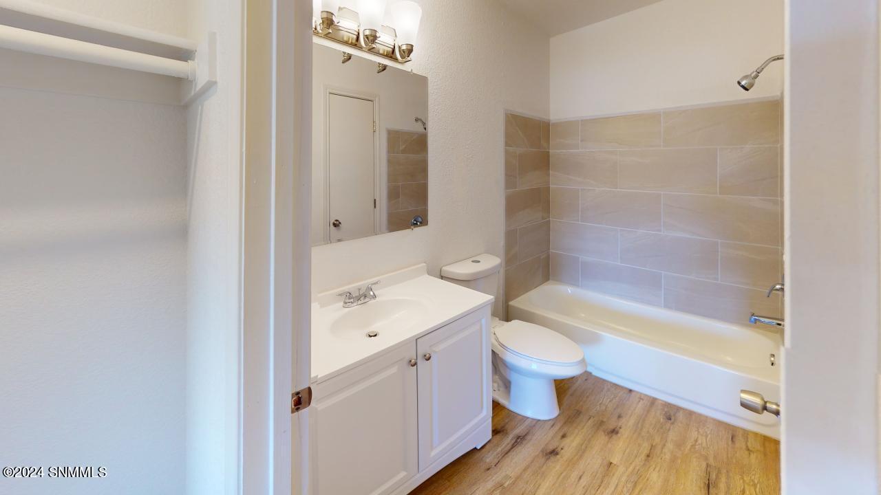 2160-Stardust-Ct-Unit-5-Bathroom