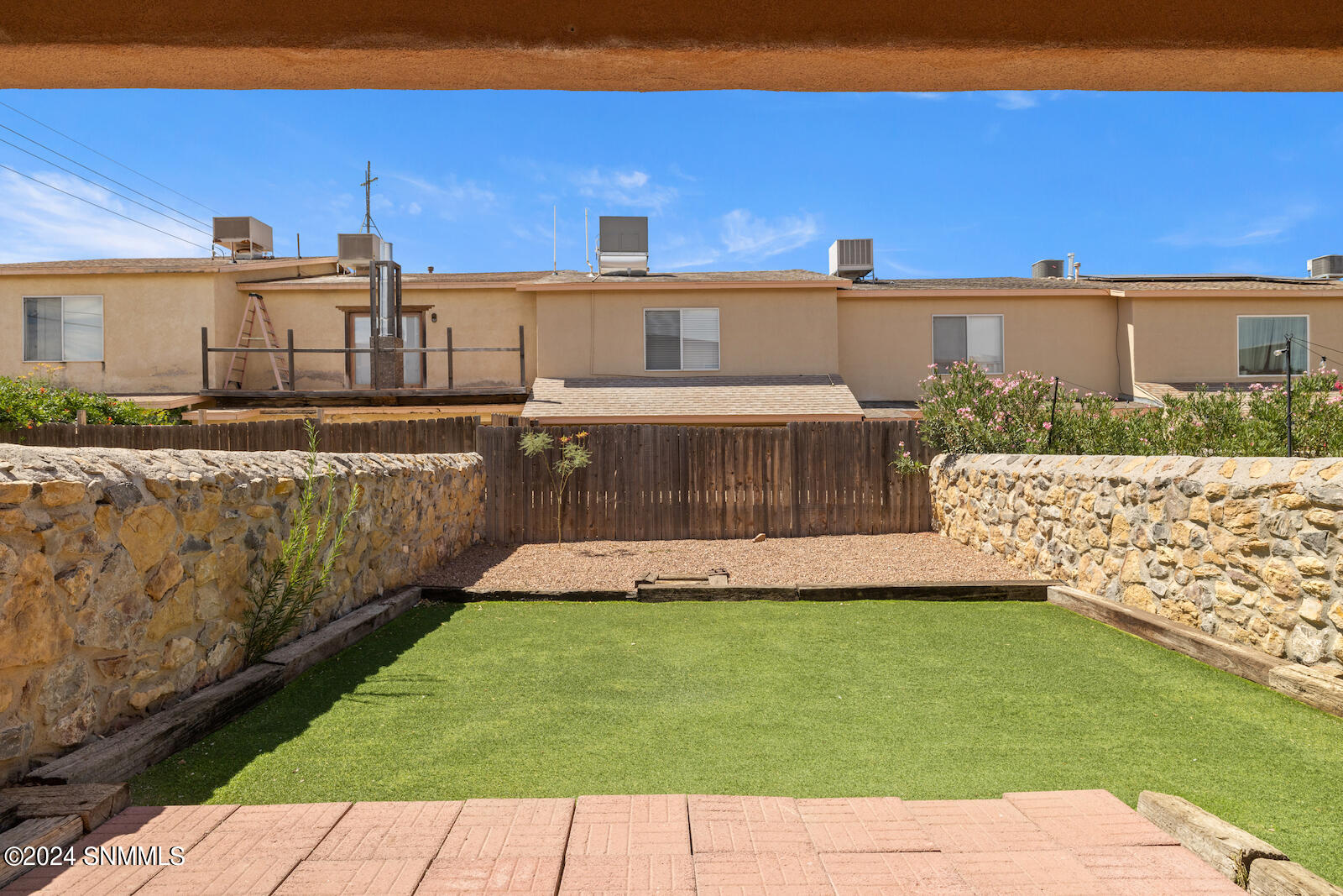 3872 Las Coliinas | Carl Krause | Las Cr