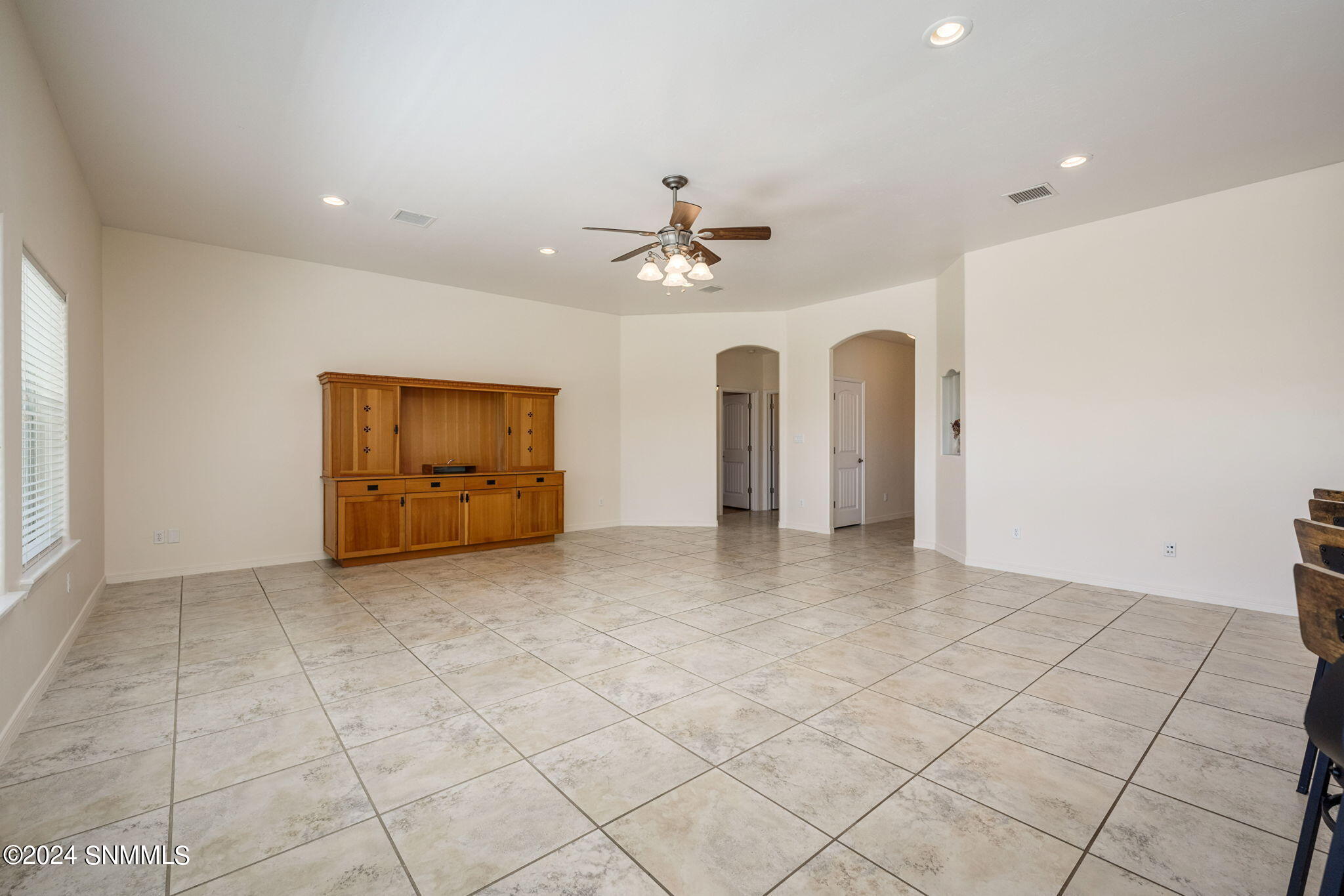 9-web-or-mls-Mesa Central 4624-25